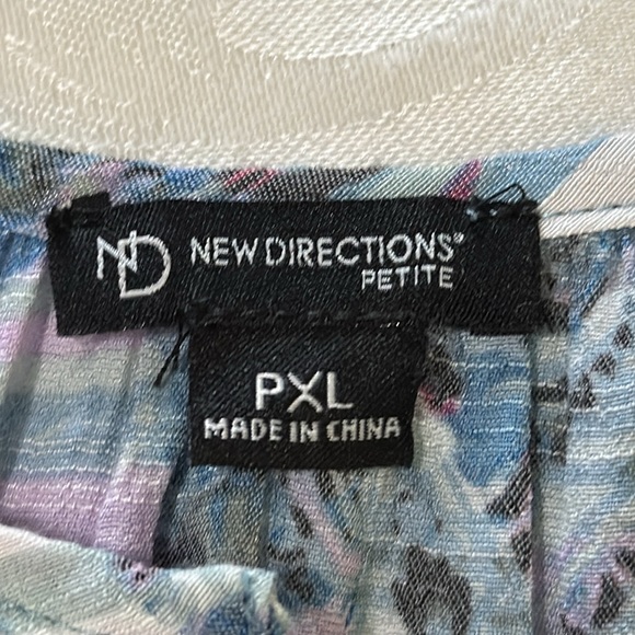 New Directions PXL print top - Picture 6 of 9